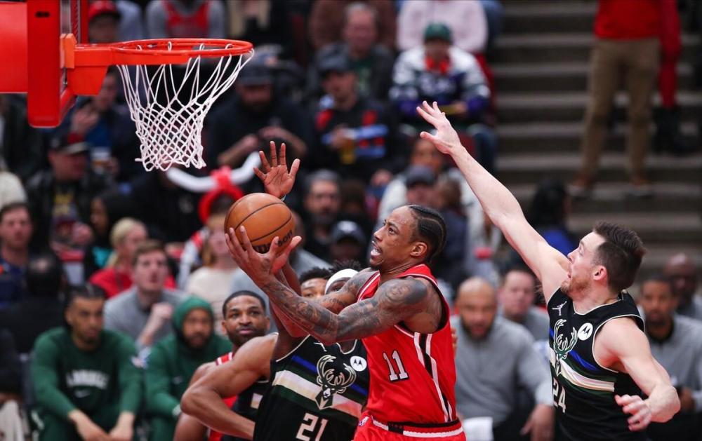b体育app-19, 公牛德罗赞空砍四十分  